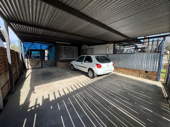 For Sale: Spacious 4-Bedroom House in Kempton Park West with Staff Quarters.