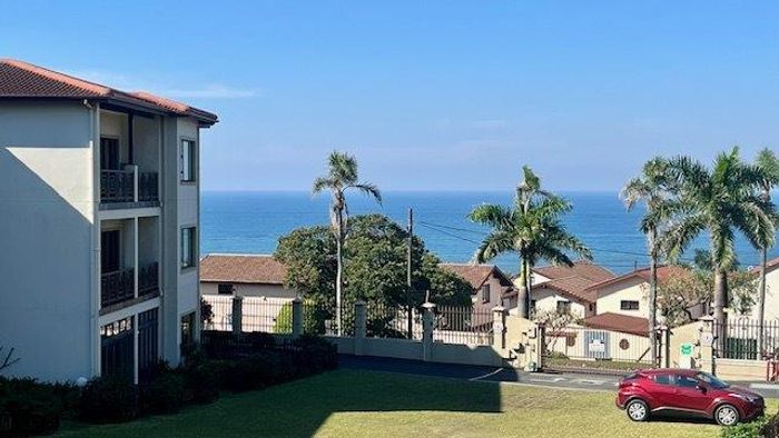 Uvongo Apartment For Sale: 2 bedrooms, pool access, secure complex, walk to beach.