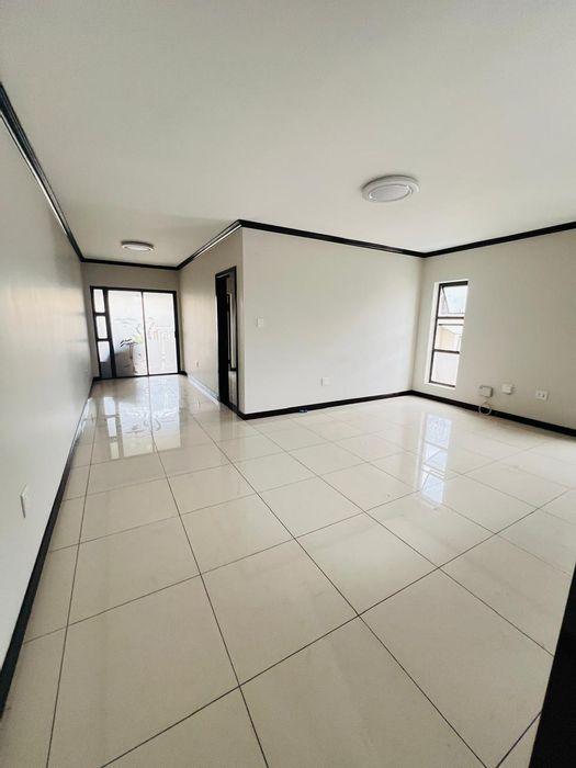 House To Rent in Kengies: 1 bedroom, parking, near amenities and transport.