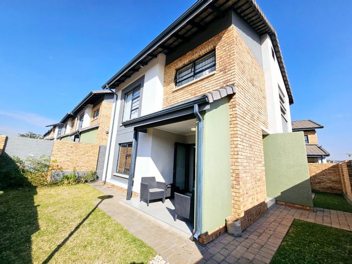 For Sale: 3-Bedroom Townhouse in Amberfield with Private Garden and Patio.