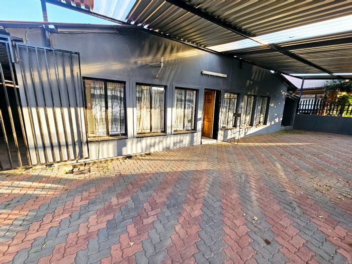 Laudium House For Sale: 4 beds, 3 baths, cottage, open plan living, yard space.