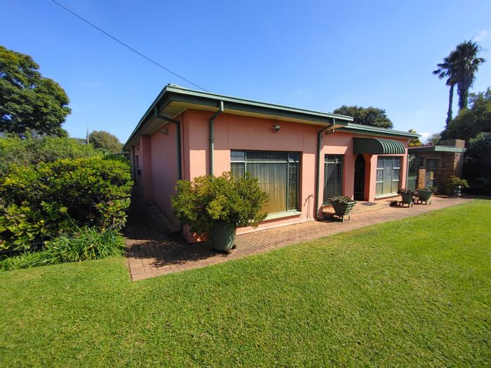 For Sale: Spacious 4-bedroom house in Capital Park with pool and extensive garage.