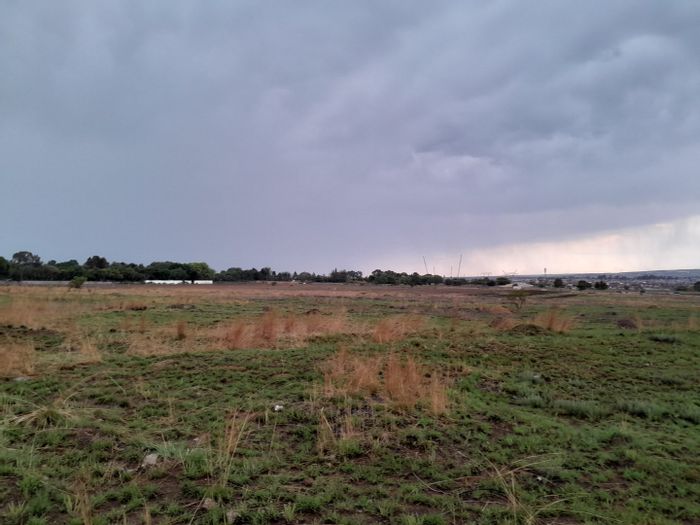 2000 sqm vacant residential land in President Park available for rent.