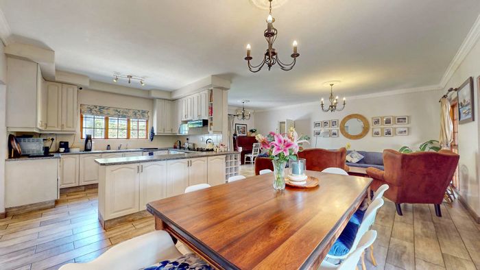 For Sale: House in Southbroom Central with pool, spacious yard, and garage.