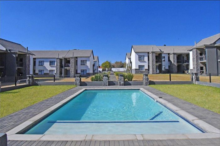 For Sale: 2 Bed Apartment in Kempton Park AH with pool, security, and clubhouse.