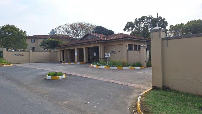 Spacious 4-bedroom apartment in St Michaels On Sea with pool and clubhouse. For Sale.