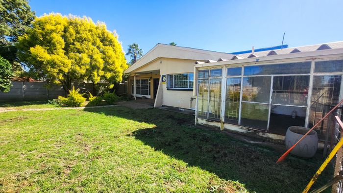 For Sale: House in Meiringspark with 3 beds, 2 baths, and second home.