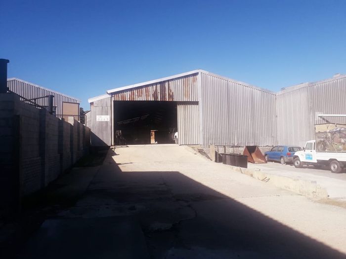 Commercial Warehouse To Rent in Knysna Industrial with secure access and utilities.