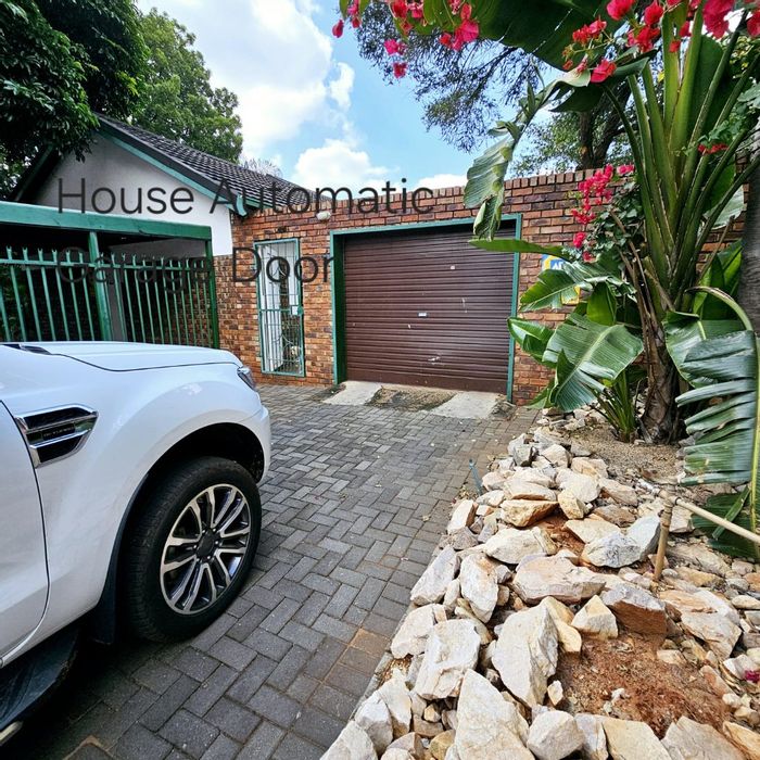 For Sale: Spacious 5-bedroom house with pool and separate flatlet in Theresapark.