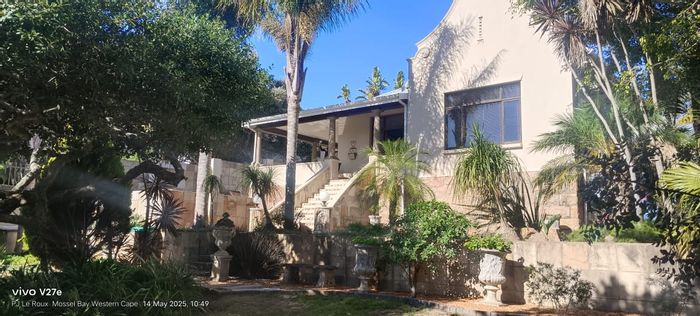 Linkside House For Sale: 3 beds, pool, study, flatlet, near beaches.
