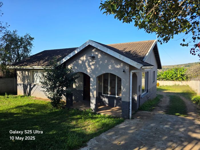 Richmond Crest House For Sale: 3 bedrooms, open-plan living, spacious outdoor area.