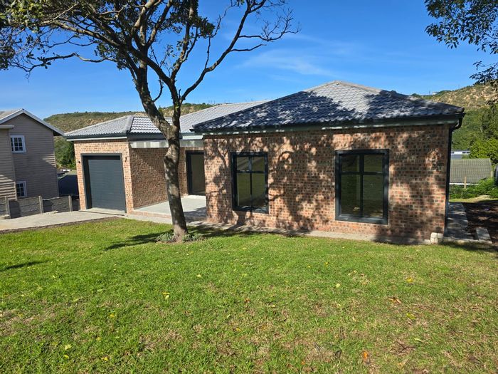 For Sale: House in Groenvallei with 3 bedrooms, garage, and fenced garden.