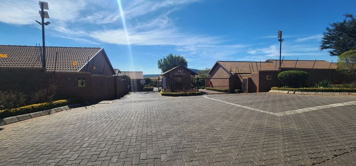 Eldoraigne Townhouse For Sale: 3 Bedrooms, solar panels, secure complex, near amenities.