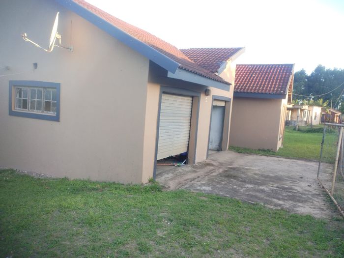 Mzingazi House For Sale: 3 Bedrooms, Double Garage, Close to Schools and Shops.