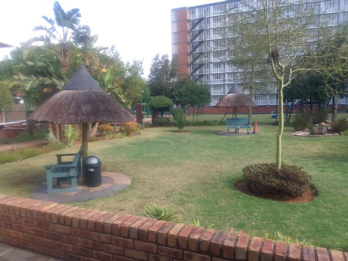 For Sale: 2-Bedroom Apartment in Bedford Gardens with Pool and 24-Hour Security.
