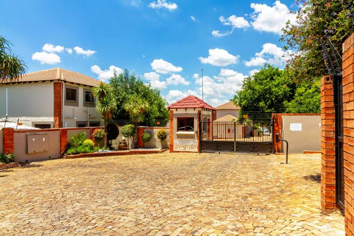 Sundowner Townhouse For Sale: 3 beds, private garden, double garage, covered patio.