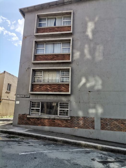 For Sale: Apartment in Port Elizabeth Central, ideal for investors or professionals.