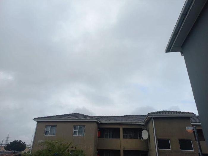 For Sale: House in Silversands with 2 bedrooms, near schools and shopping.