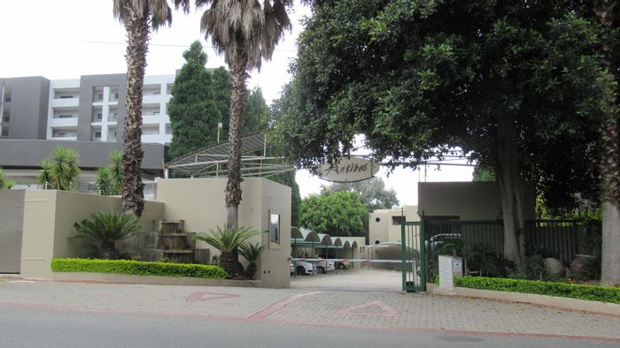 For Sale: Apartment in Morningside Ext 40 with pool, parking, and security.