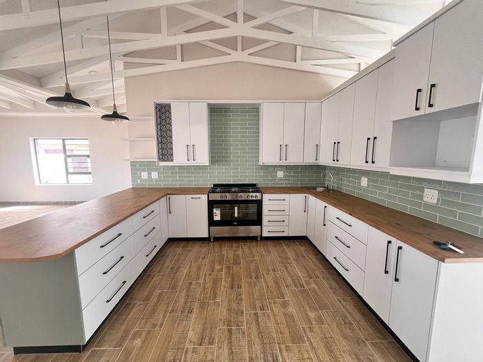 For Sale: House in Fountains Estate with 3 beds, double garage, and outdoor patio.