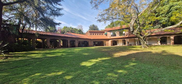 Hurlingham House For Sale: 5 Bedrooms, Borehole, Granny Cottage, Spacious Garden.