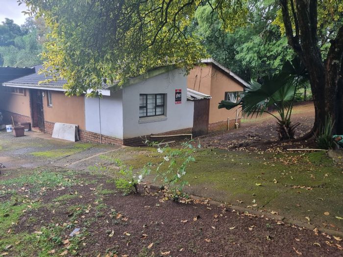 For Sale: Versatile 3-Bedroom House in Prestbury with Pool and Flatlet.