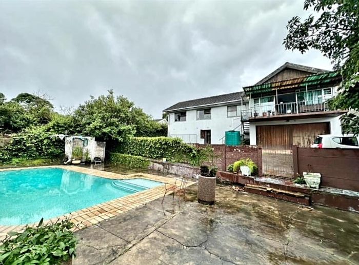 Amalinda House For Sale: 4 Bedrooms, Pool, Double Garage, Staff Accommodation.