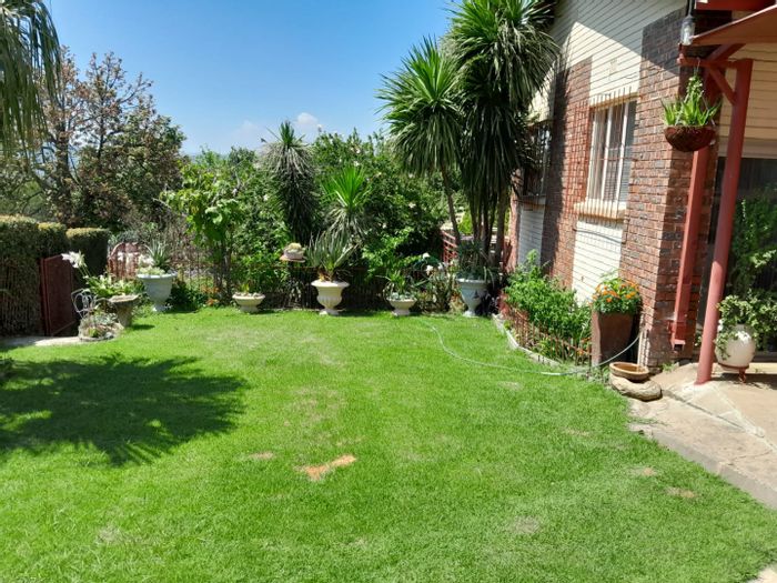 For Sale: House in Estcourt Central with pool, yard, and versatile spaces.