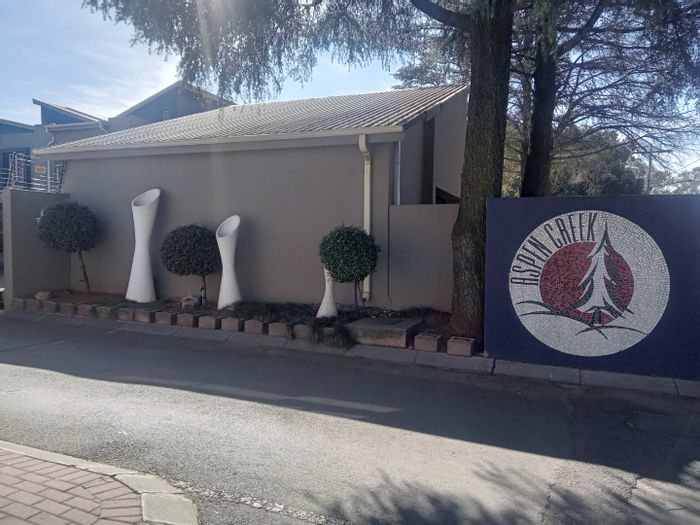 Ground Floor Apartment For Sale in Benoni North with Private Garden and Amenities.