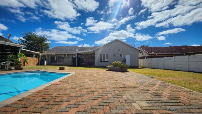 For Sale: House in Stilfontein Ext 4 with pool, double garage, and carport.