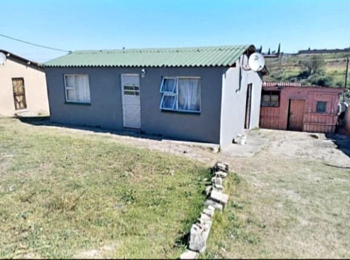 2 Bedroom House For Sale in Mdantsane with ample yard space and essential services nearby.