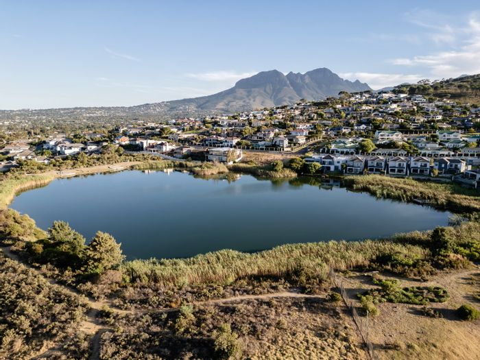 For Sale: House at Mzuri Estate with 3 beds, study, braai room, and clubhouse.