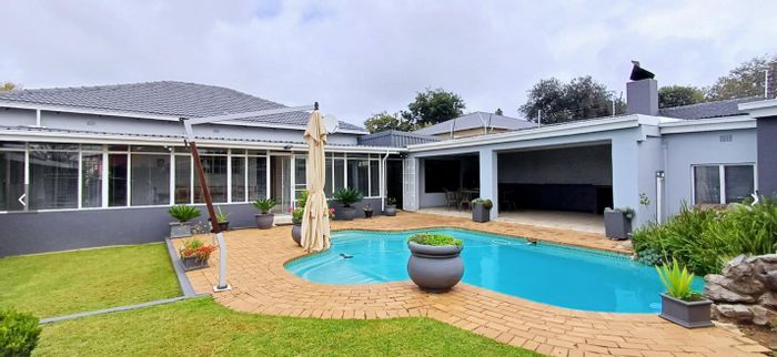 Primrose House For Sale: 3 Bedrooms, Pool, Flatlet, Security Features, Convenient Location.