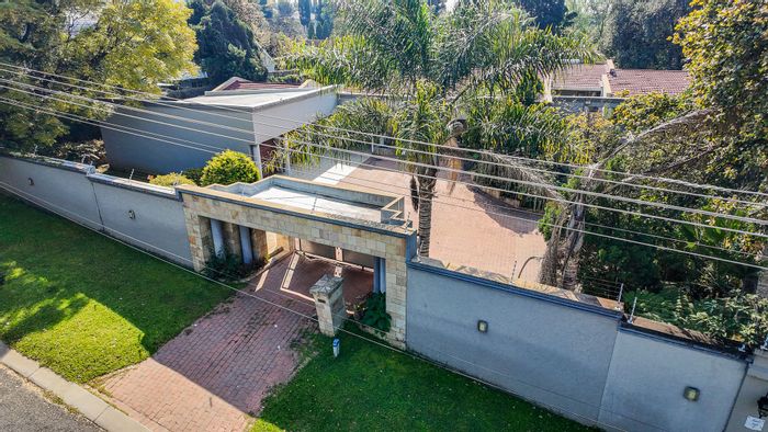 Atholl House For Sale: 5 beds, pool, staff suite, triple garage, secure location.