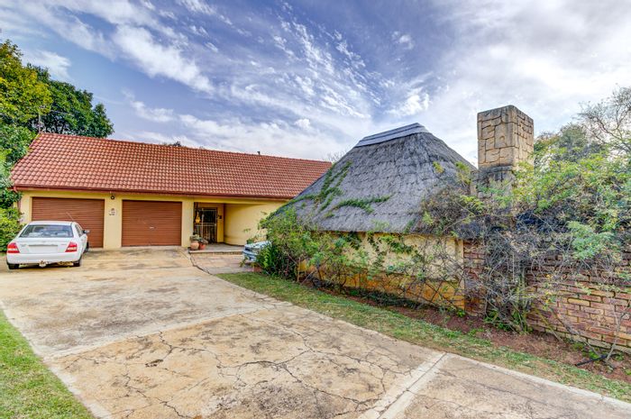 For Sale: House in Birchleigh North with 3 bedrooms, study, pool, and garages.