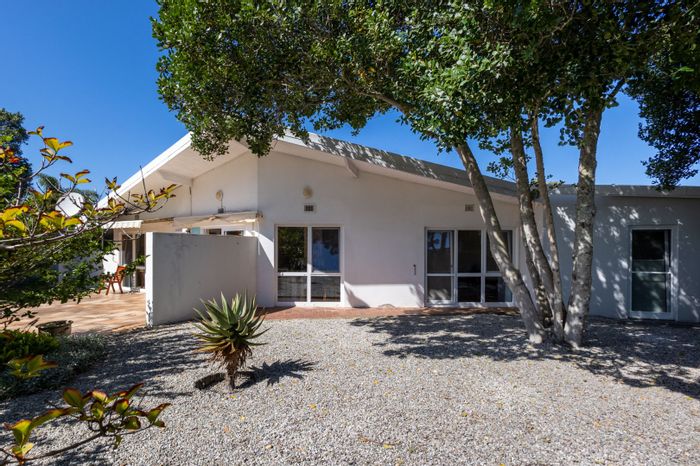 Seaside Longships House For Sale: 4 beds, solar system, garden, flatlet.