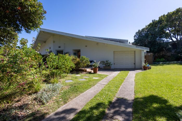 Seaside Longships House For Sale: 4 beds, flatlet, solar system, garden retreat.