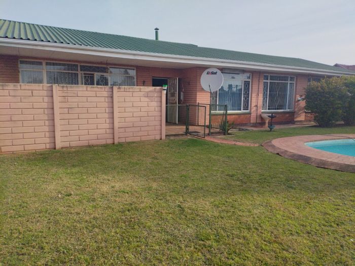 Casseldale House For Sale: Spacious 4-bed, pool, outbuildings, double garage.