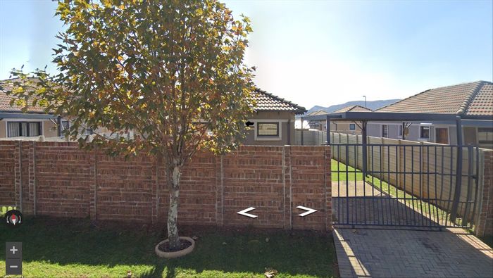 3-Bedroom House For Sale in Andeon with 24-hour security and spacious yard.