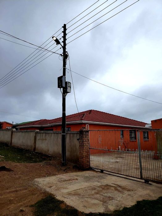 For Sale: 11-bedroom house in Mdantsane Nu 7, ideal for families or rentals.