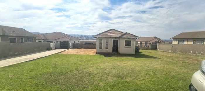 2 Bedroom House For Sale in Duvha Park with spacious yard and open plan kitchen.