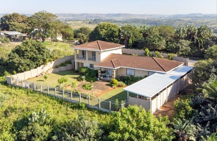 For Sale: 4-bedroom house in Palm Beach with sea views, pet-friendly garden.