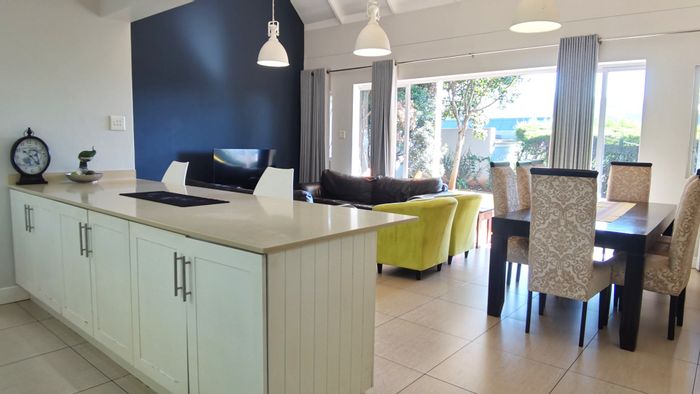For Sale: Townhouse in Clarendon with garden, storage, and open-plan living.