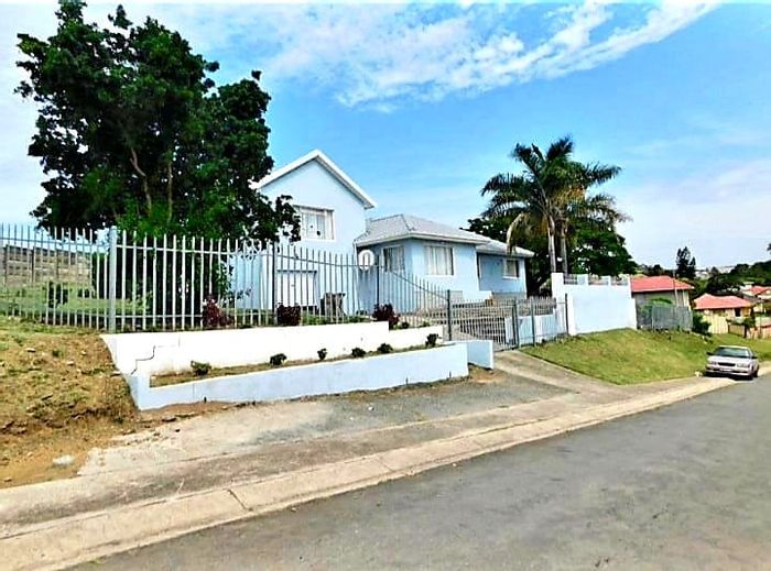 4-Bedroom House For Sale in Amalinda with Large Yard and Secure Garage.