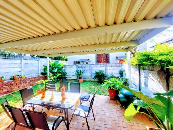 Sonneglans Townhouse To Rent: 2 bedrooms, wrap-around garden, pet-friendly, ready July.