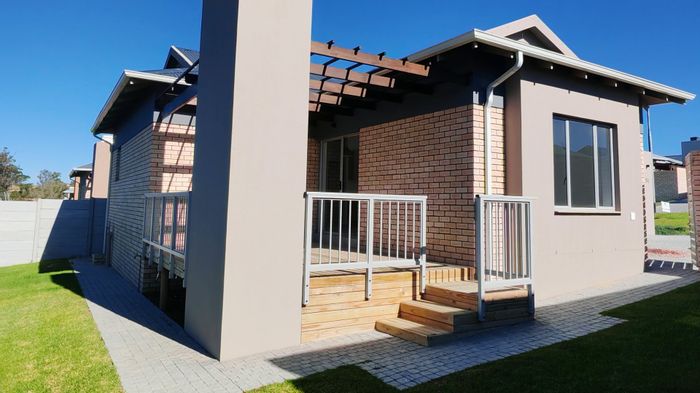 For Sale: House in Mooikloof Country Estate with 3 beds, garage, and garden.