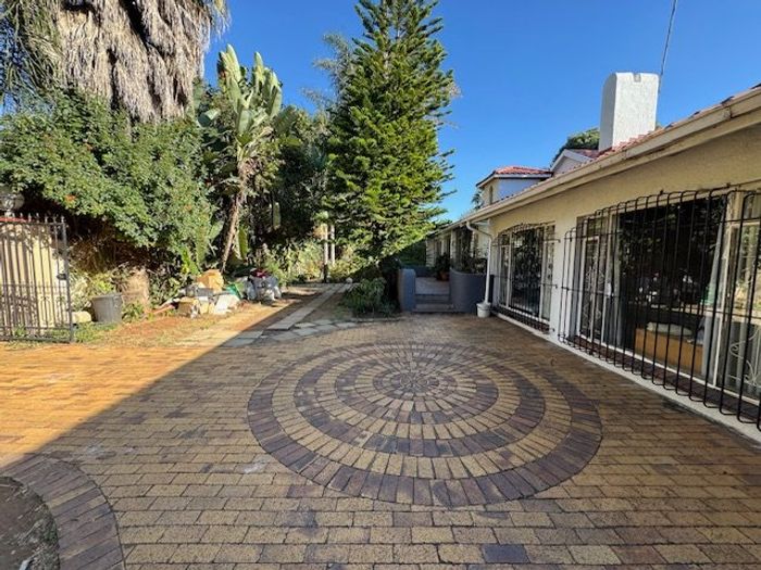 For Sale: Spacious 4-bedroom house in Allen Grove with pool and granny flat.