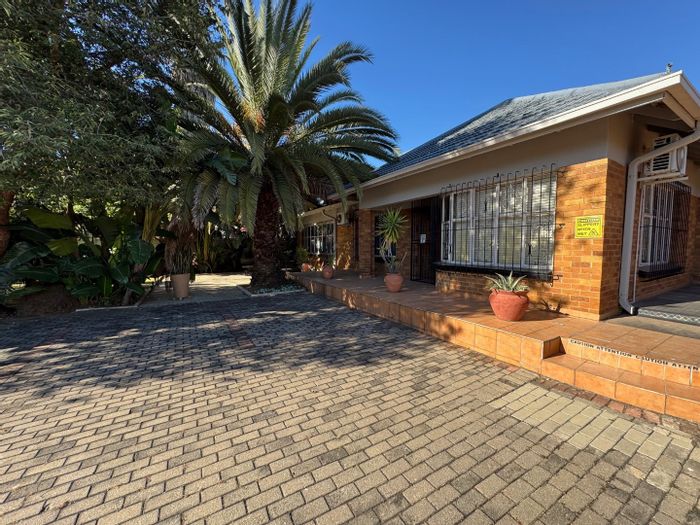 For Sale: 3-Bedroom House in Kempton Park Ext 4 with spacious carport and staff quarters.