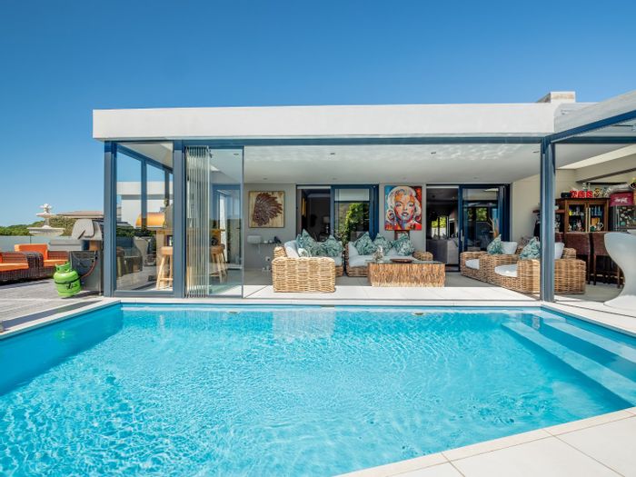 Pezula Golf Estate House For Sale: 4 beds, pool, solar system, enclosed garden.