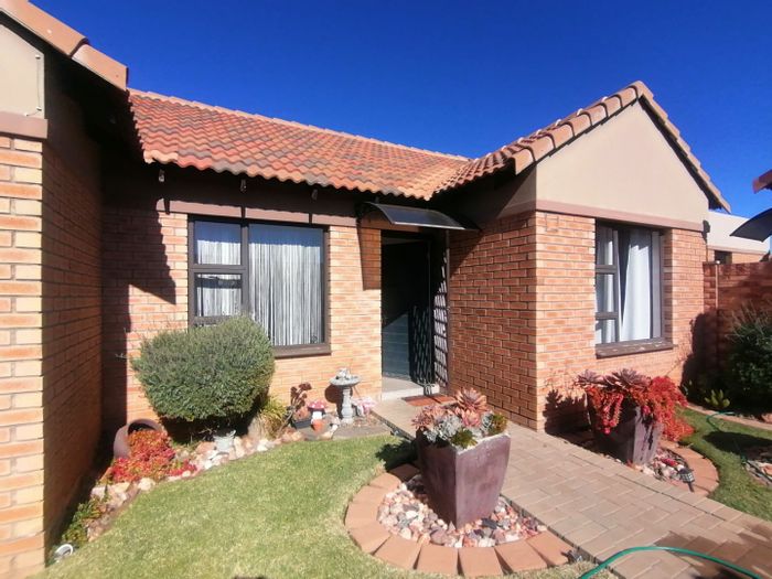 For Sale: Townhouse in Douglas Valley with 3 bedrooms, entertainment area, and secure parking.